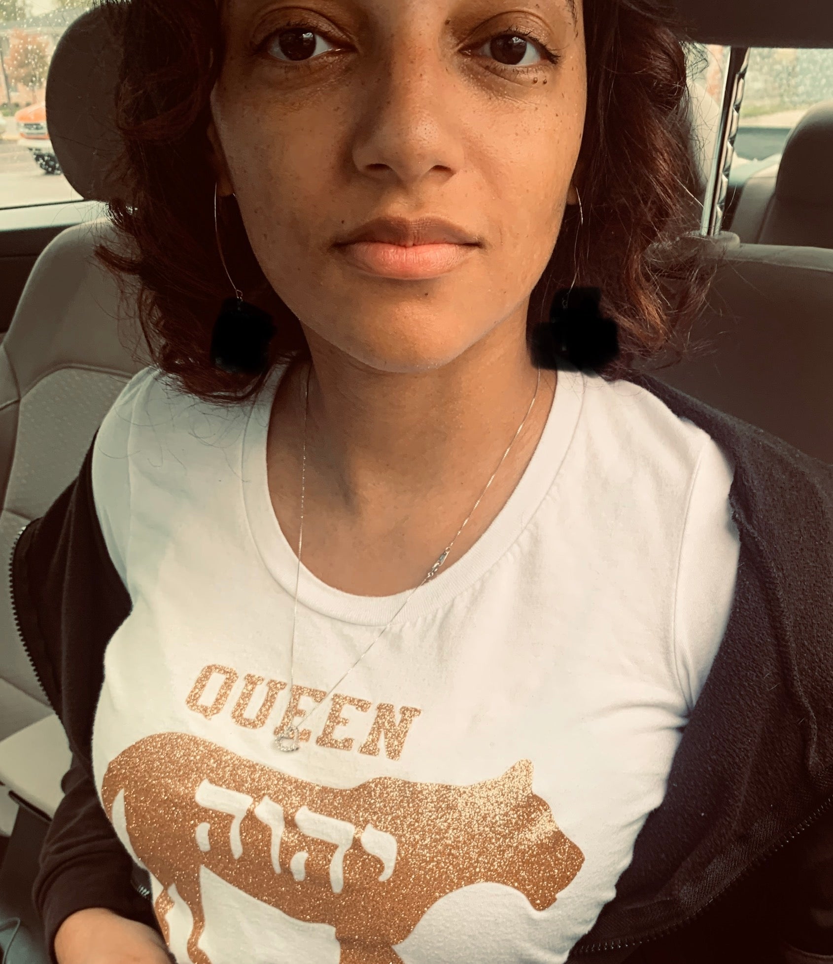 SHINING GOLD QUEEN LION-Shirt